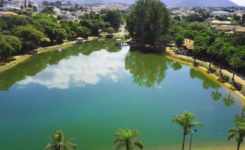 Corpo de homem é encontrado em lago de parque em São Pedro
