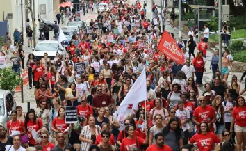 Greve em Florianópolis: prefeitura demite 150 servidores da educação por 'ausência injustificada'