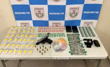 Dois homens são presos com arma e drogas em Volta Redonda