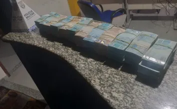 Homem é detido com R$ 500 mil em espécie na Via Dutra, em Piraí