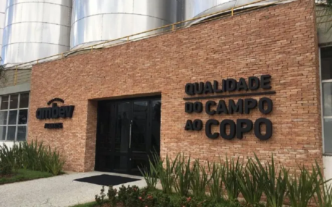 Funcionário terceirizado de cervejaria é preso por furtar fardos de cerveja em fábrica de Agudos