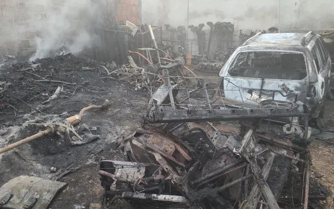 Incêndio atinge ferro-velho em Resende