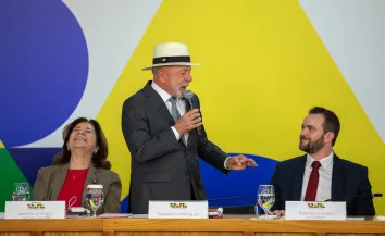 Contas do governo têm superávit de R$ 25,2 bilhões em abril, melhor resultado para o mês em 4 anos