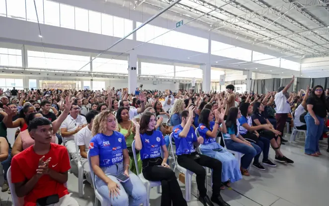 Mega Caravana da Educação reúne mais de 20 municípios em Santarém e entrega cerca de 2 mil benefícios do Bora Estudar