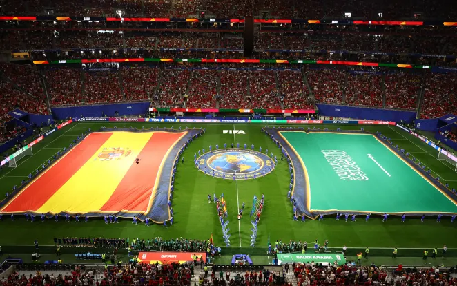 Por que as bandeiras de Arábia Saudita e Iraque não são colocadas no chão quando as seleções jogam na Copa do Mundo