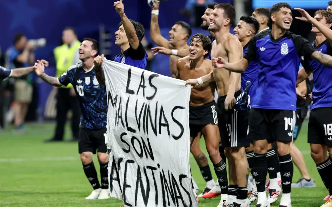 Argentina pode ser punida pela Fifa por faixa sobre Malvinas após vitória sobre a Inglaterra