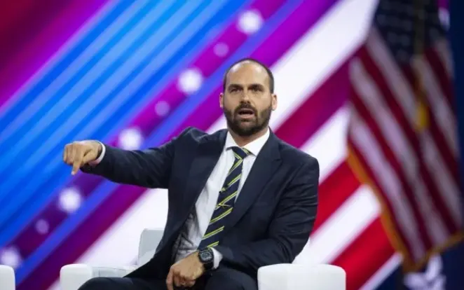 PF conclui processo e recomenda demissão de Eduardo Bolsonaro por abandono de cargo; decisão cabe ao ministro da Justiça