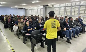 Motoristas do transporte escolar participam de treinamento especial do Maio Amarelo em Cajamar