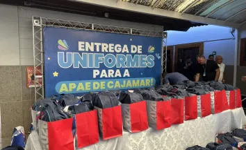 Prefeitura de Cajamar entrega kits de uniformes para alunos da APAE