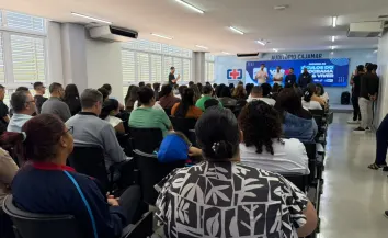 Prefeitura realiza entrega de óculos para mais de 100 alunos da rede municipal