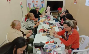 Oficinas de artesanato do CRAS Jordanésia promovem convivência, inclusão e autonomia