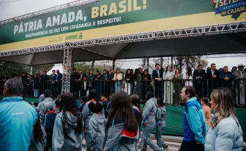 Desfile Cívico reúne diversas pessoas em celebração à Independência do Brasil em Cajamar