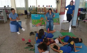 Biblioteca de Jordanésia promove ação de sustentabilidade com crianças e incentiva a reciclagem de tampinhas