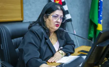 Izelda solicita estudo para sala de tecnologia em escola de Cajamar